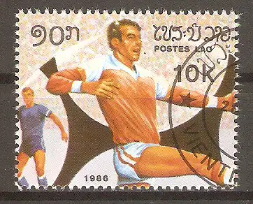 Briefmarke Laos Mi.Nr. 889 o  Fussball-Weltmeisterschaft Mexiko 1986 / Spielszene #