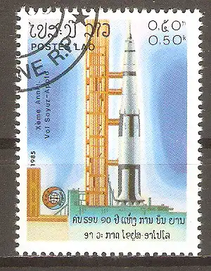 Briefmarke Laos Mi.Nr. 851 o 10. Jahrestag des gemeinsamen Apollo-Sojus-Raumfluges 1985 / Saturn-V-Rakete #