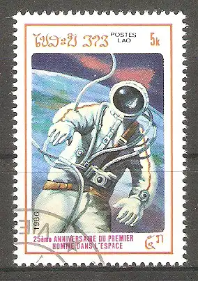 Briefmarke Laos Mi.Nr. 909 o 25 Jahre bemannte Weltraumfahrt 1986 / Kosmonaut Komarov im All #
