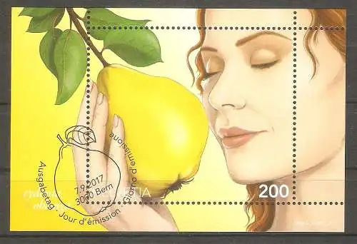 Briefmarke Schweiz Block 64 o (Mi.Nr. 2509) Quitte - Obstsorte des Jahres 2017 / Frau riecht an Quitte (Cydonia oblonga) #