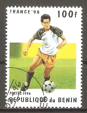 Briefmarke Benin Mi.Nr. 774 o Fußball-Weltmeisterschaft Frankreich 1998 / Spielszene #