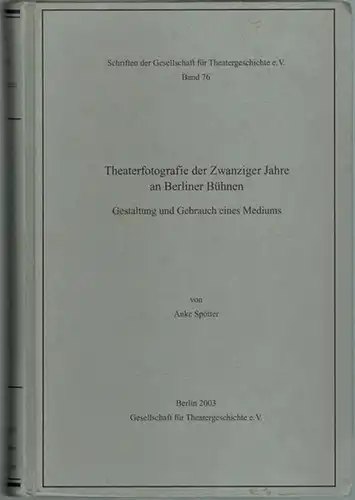 Spötter, Anke: Theaterfotografie der Zwanziger Jahre an Berliner Bühnen. Gestaltung und Gebrauch des Mediums. [= Schriften der Gesellschaft für Theatergeschichte. Band 76]
 Berlin, Gesellschaft für Theatergeschichte, (2003). 