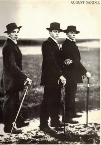 August Sander 1876 - 1964. [Ausstellungskatalog:] 19 de septiembre - 9 de noviembre 1986
 Madrid, Sala de expositiones de la Fundación Caja de Pensiones, 1986. 