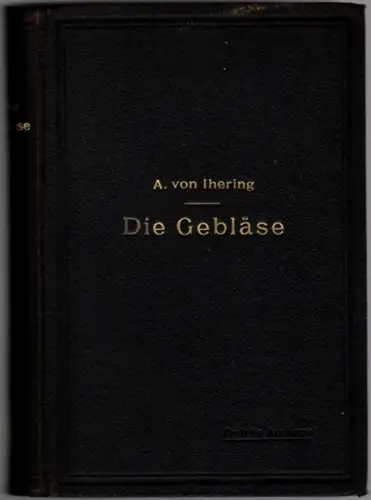 Ihering, Albrecht von: Die Gebläse. Bau und Berechnung der Maschinen zur Bewegung, Verdichtung und Verdünnung der Luft. Dritte, umgearbeitete und vermehrte Auflage. Mit 643 Textfiguren und 8 Tafeln
 Berlin, Verlag von Julius Springer, 1913. 