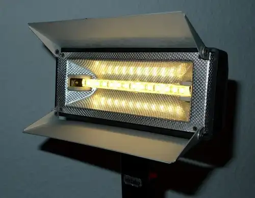 DIY Upcycling LED Film Lampe auf Stativ Vintage Retro Leuchte Stehlampe