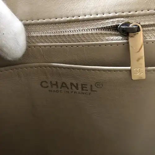 CHANEL CC Kettenumhängetasche Choco Bar Leather Patent
