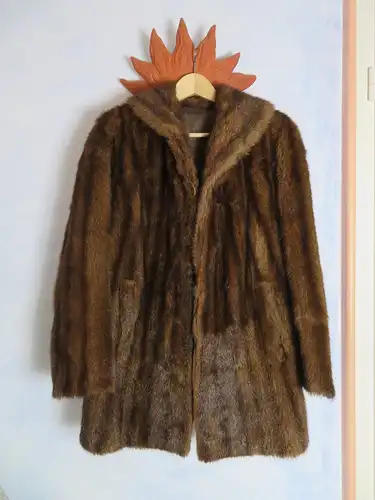 Echte Pelz-Winterjacke - Echter Nerzpelzmantel - Lange Jacke - Berlin Streetstyle
1970\'s
ref: e769611801

