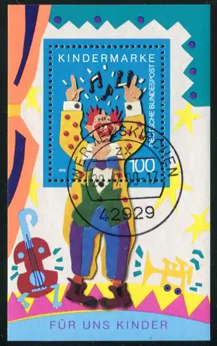 Bloc 27 enfants 1993 avec PLF trait à gauche à côté de la chaussure du clown