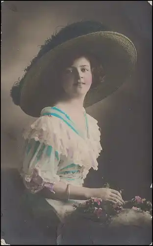 NAVIRE MARINE FRANÇAIS POST No 9 - 23.5. (1916?), portrait de l'AK de champ d'une femme
