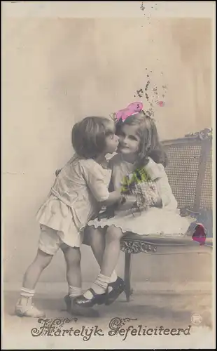 Firmenlochung/Perfin halbe 2 auf 76 Ziffer auf AK Mädchen, S'GRAVENHAGE 1.8.20