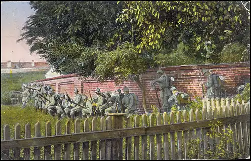 AK Infanterie in Verfolgung des Feindes durch ein Dorf, gebraucht Burgweiler