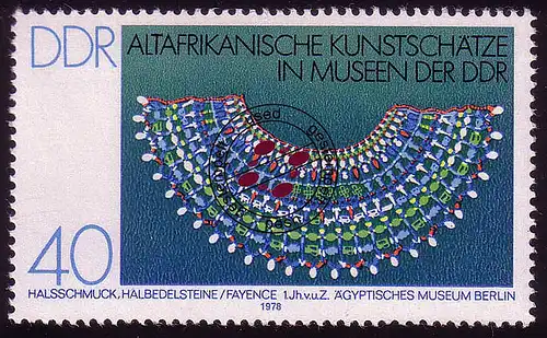 2335 Trésors d'art d 'Afrique ancienne 40 Pf bijoux de cou O