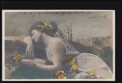 Künstler-AK Träumende Frau im Kleid mit weißen Punkten, gelaufen 1904
