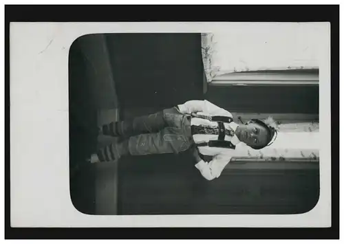 Carte de vue photo enfants: garçon avec pantalon en cuir avec bonnet, NÜRNBERG 29.7.1909