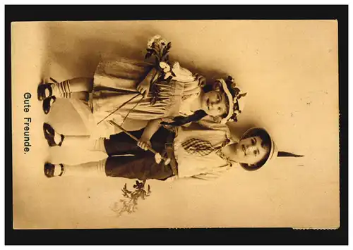 Foto-Ansichtskarte Kinder: Gute Freunde, gelaufen 1919 