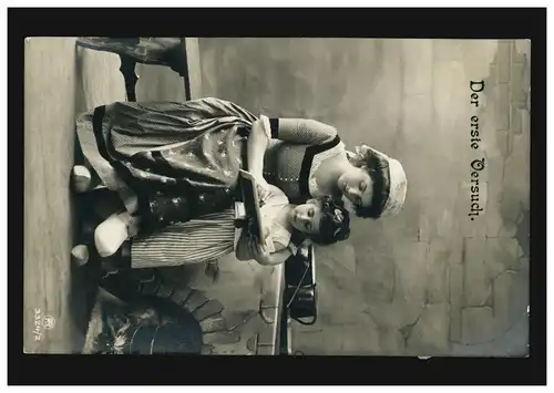 Ansichtskarte Mädchen beim Schreiben lernen: Der erste Versuch OSTHEIM 23.1.1912