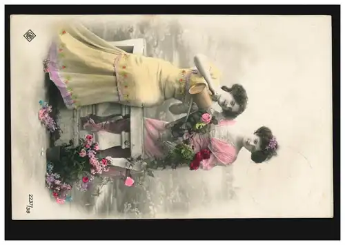 AK Amour Deux amies avec des roses et des canettes, SANCT LUDWIG 1911
