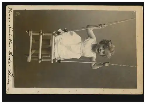 Carte de vue photo enfants: Fille debout dans une balançoire, LUSTADT 12.9.1907