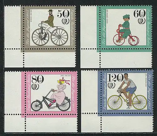 735-738 Vélos jeunes 1985, coin et l. ensemble **