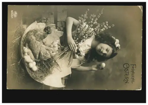 Foto-AK Ostern Mädchen Huhn mit Eiern Weidenkätzchen, Feldpost HERFORD 30.3.1915