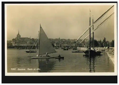 AK photo: Genève avec la ville et les voiliers et voile-boats portuaires, inutilisé