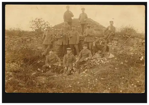 Poste de terrain FUSSARTILLERIE-BATTERIE n° 415 AK Photo de groupe de soldats, 1915