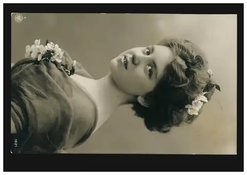 Mode AK Femme image avec des fleurs, édition N.P.G., AUGBURG 8 b 7.2.1911