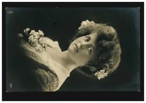 Mode AK Femme avec des roses dans les cheveux, DUREN (RHEINLAND) 1 f 5.6.1912