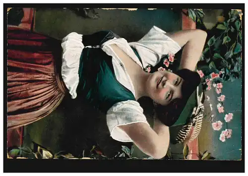 Mode-AK Frau in Tracht mit Federn am Hut, gelaufen 19.3.1911 