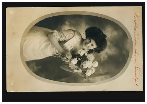 AK d'anniversaire femme avec bouquet de fleurs, FLÜRSHEIM 26.7.1911