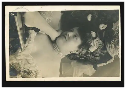 AK Mode L'écoutant - Femme avec collier de perles, KÖNIGSBERG (PR) 19.6.1906