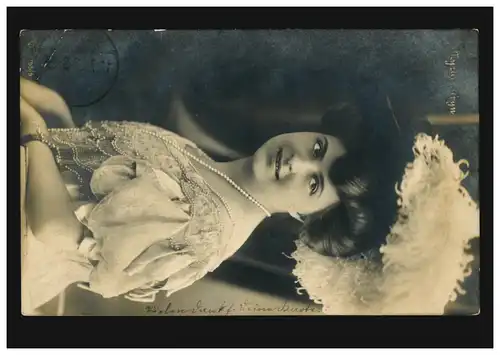 Mode AK femme avec chapeau et collier à perles - Biedemeier, NOUVEAUSS 1908