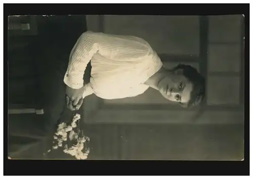 Mode AK femme avec chemisier blanc et fleurs, censure Cleve P.K., GOCH 14.2.1918