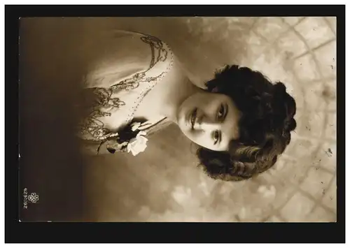Mode-AK Frauenbildnis mit Rose, MÜNCHEN 12 - 11.11.1911