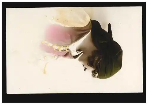 Mode AK femme en costume avec serviette verte, PK village WESSELBURS 26.5.1916