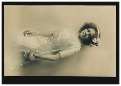 Mode AK femme en robe blanche avec écharpe, maison d'édition G.L., DRESDEN-ALTVADT 11.1.1903