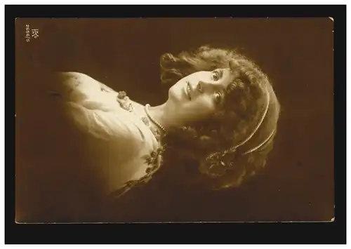 Mode AK femme souriante, portrait avec bande de cheveux, maison d'édition K.K. KG, KIEL 10.10.1912