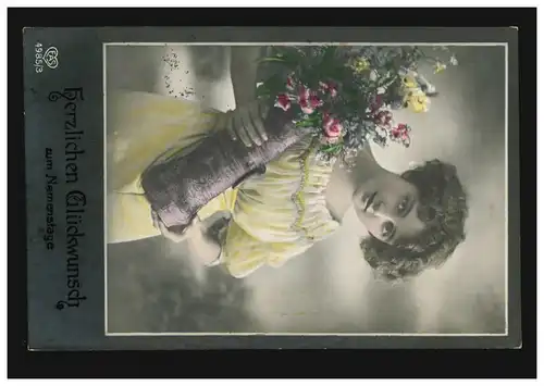 Mode-AK Frau in weißem Kleid mit Blumengeschenk, HÖNGG / ZÜRICH 13.7.1923