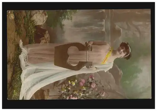 Mode-AK Frau in langem Kleid mit Harfe, Verlag N.P.G., FRANKFURT/MAIN 11.6.1912