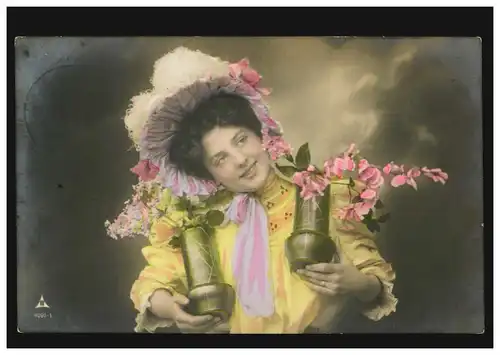 Mode-AK Lächelnde Frau mit zwei Blumenvasen, Verlag P.H., HAMM 1.10.1908