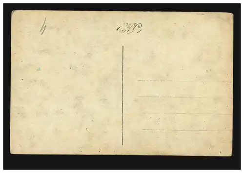 Mode AK femme souriante avec boucle d'oreille cheveux courts, EKC édition, non bâti