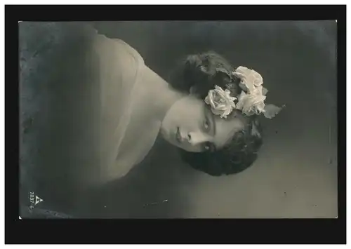 Mode-AK Frau mit Blumen im Haar, HILDESHEIM 2 f 23.11.1911