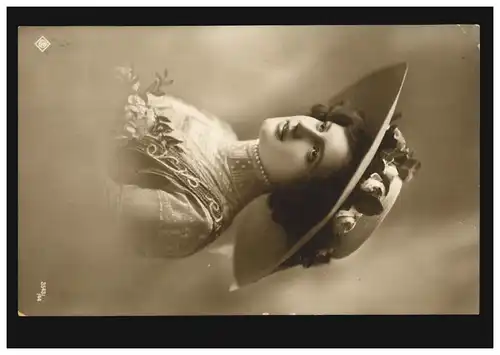 Mode-AK Frauenbildnis mit Hut und Blumen, SCHLESWIG 9.5.1914