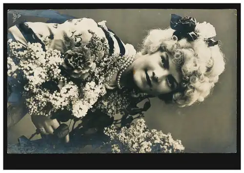 AK Artiste femme avec fleurs, MARIADORF (RHEINLAND) 14.10.1907
