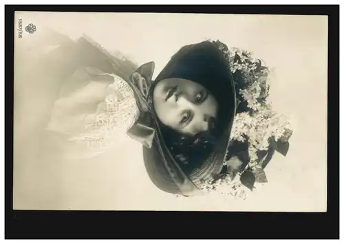 Mode AK Femme Functions Chapeau, Editeur S.B.W. Kleeblatt, MARIADORF 24.11.1911.