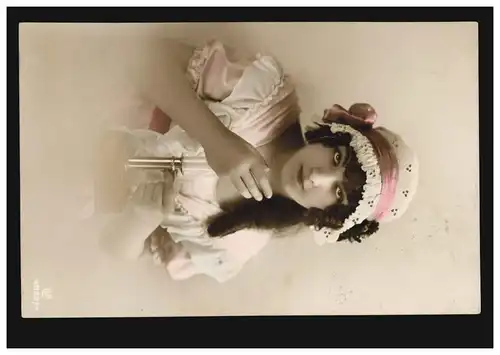 Mode-AK Frau im Nachthemd mit Haube und Kerze, ALTONA (ELBE) 14.8.1915