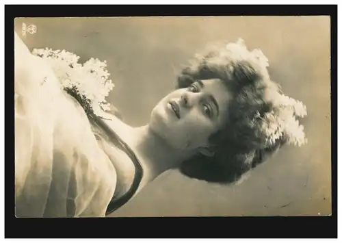 Mode-AK Lächelnde Frau mit Blumen im Haar, DELMENHORST 16.5.1911