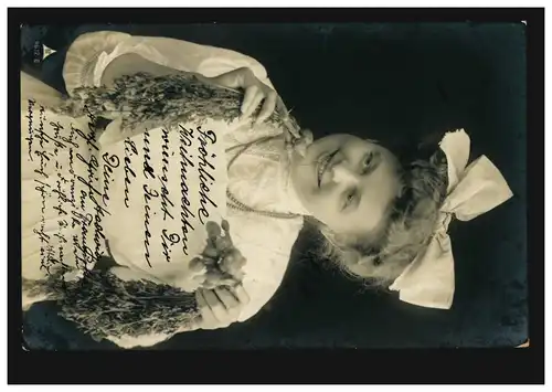 Mode AK Femme souriante avec boucle de cheveux et radis, BERGEBORBECK 25.12.1908