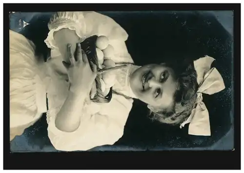 Mode AK Femme souriante avec boucle de cheveux et oeufs, BORBECK (KR. ESSEN) 9.12.1908