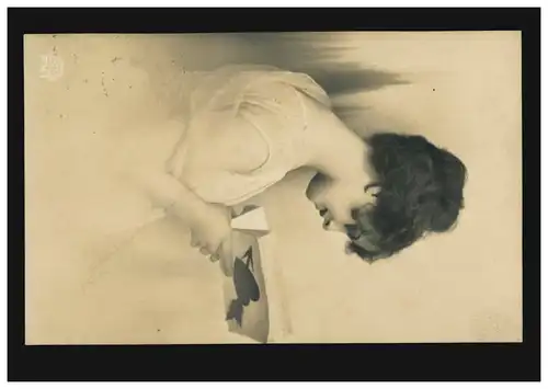 Poste ferroviaire CÖLN-REMSCHEID ZUG 648 - 4.8.1920, mode AK La lecture en robe blanche